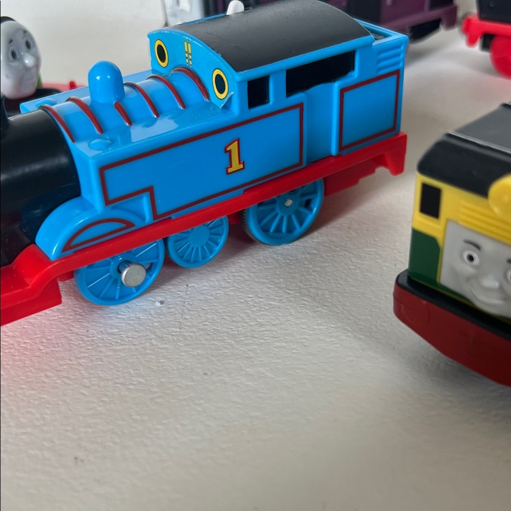 Thomas & Friends Vibrant Train Engine Collection - Picture 5 of 5
